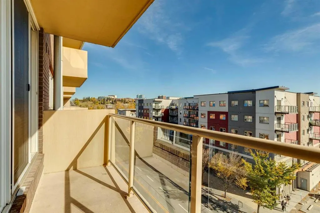 429 14 Street NW #605
