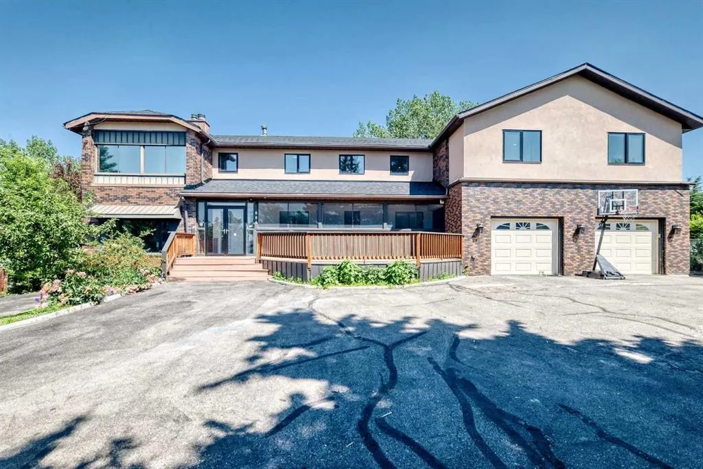 884 EAST CHESTERMERE Drive