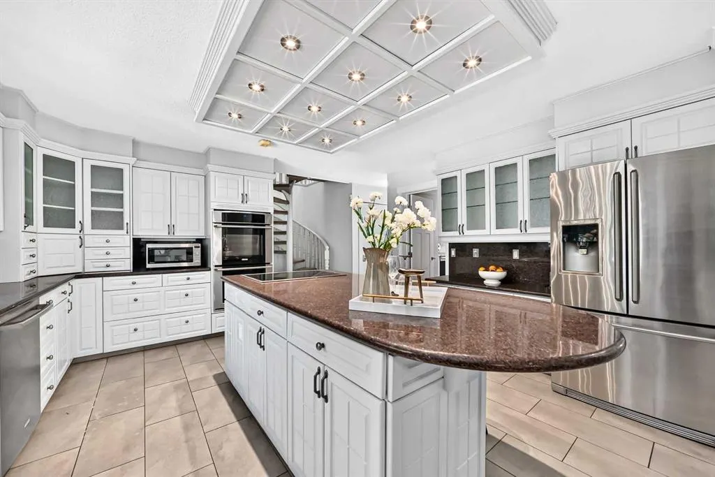 884 EAST CHESTERMERE Drive