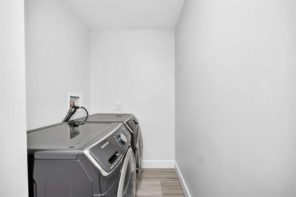 884 EAST CHESTERMERE Drive