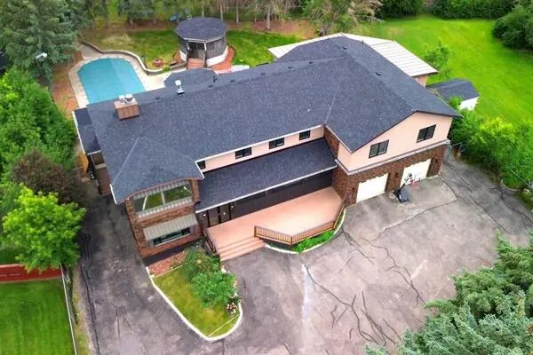 884 EAST CHESTERMERE Drive