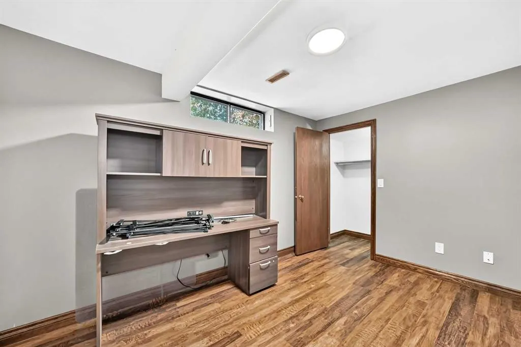 884 EAST CHESTERMERE Drive