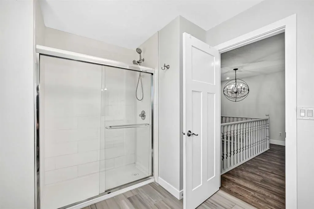 884 EAST CHESTERMERE Drive