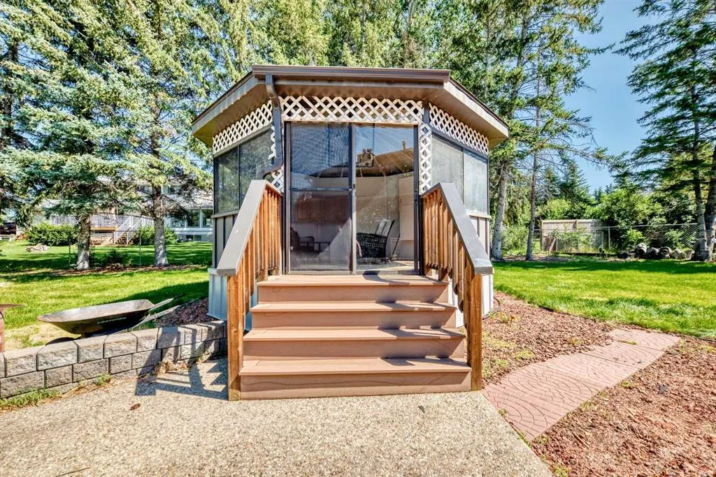 884 EAST CHESTERMERE Drive