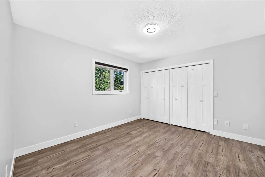 884 EAST CHESTERMERE Drive