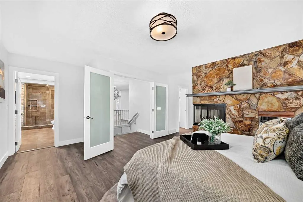 884 EAST CHESTERMERE Drive