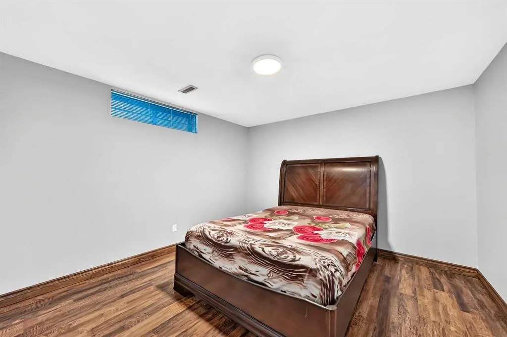 884 EAST CHESTERMERE Drive