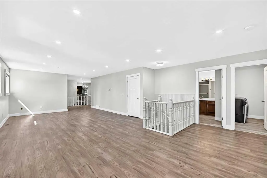 884 EAST CHESTERMERE Drive