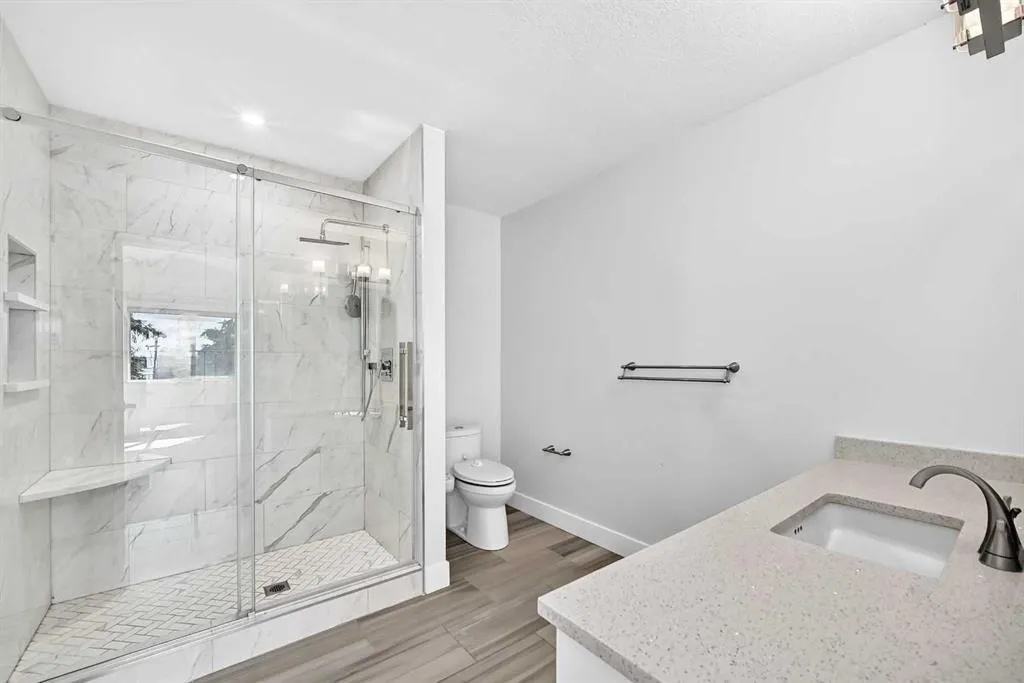 884 EAST CHESTERMERE Drive