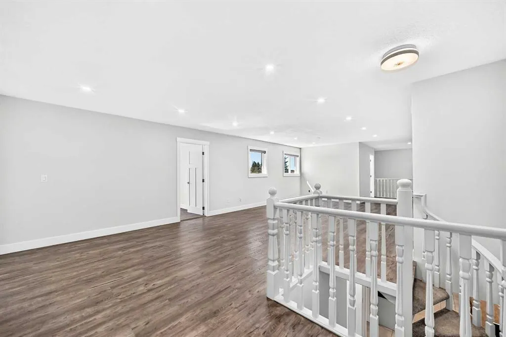 884 EAST CHESTERMERE Drive