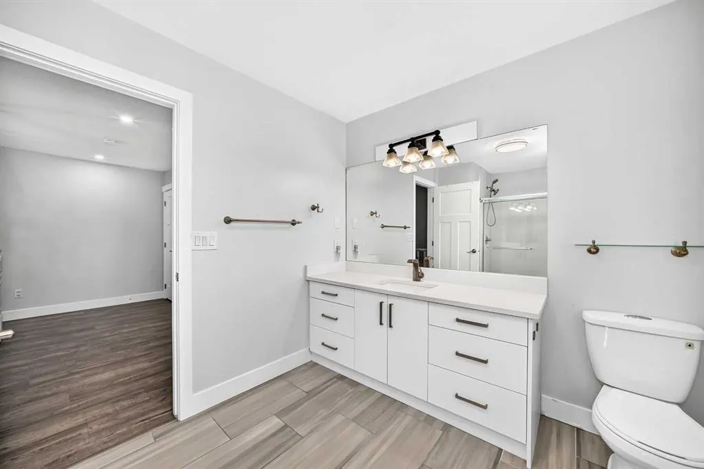 884 EAST CHESTERMERE Drive