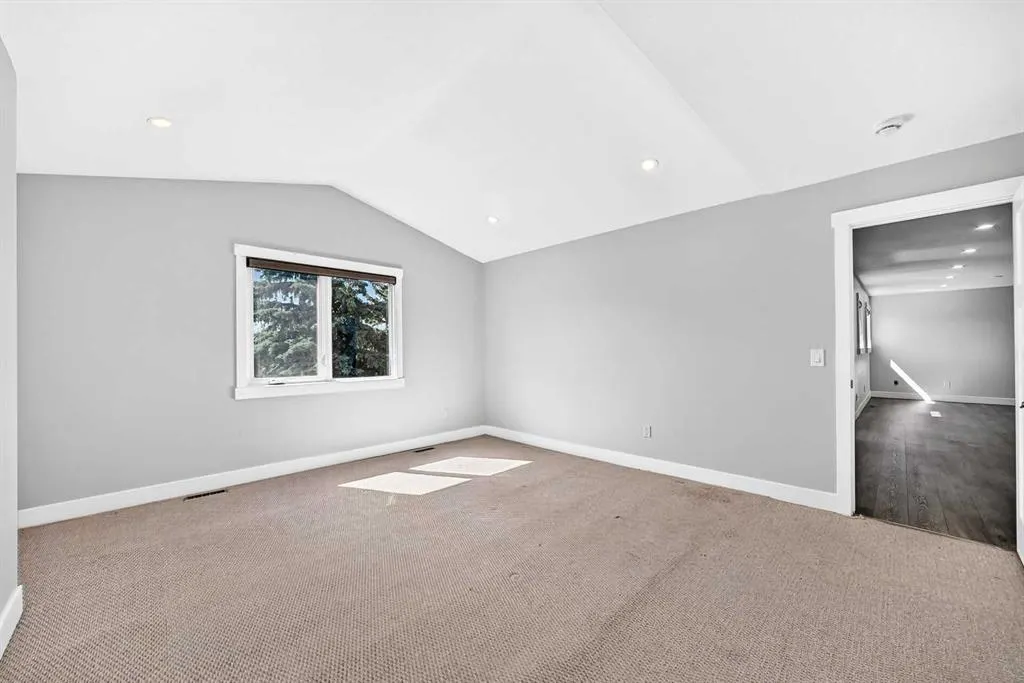 884 EAST CHESTERMERE Drive