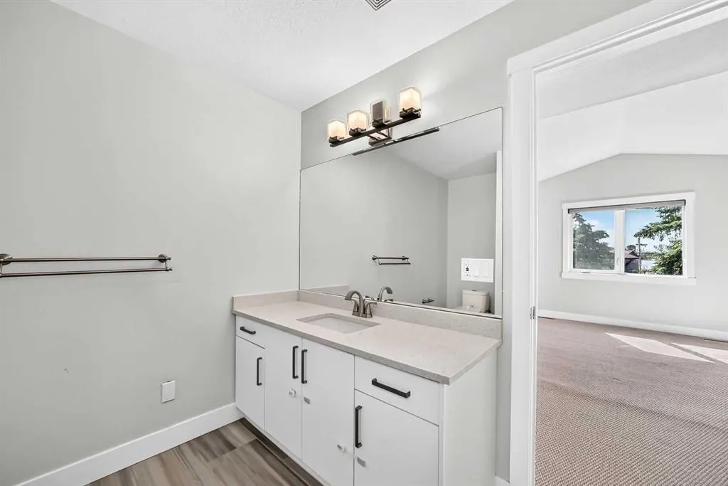 884 EAST CHESTERMERE Drive