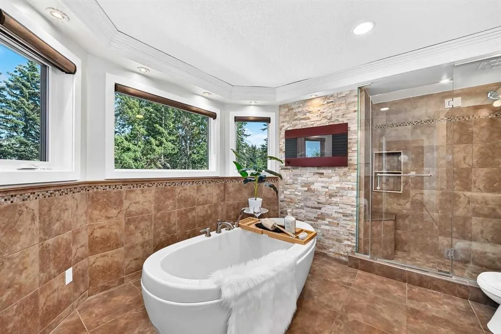 884 EAST CHESTERMERE Drive