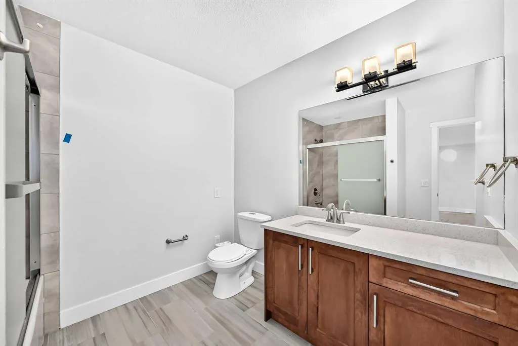 884 EAST CHESTERMERE Drive
