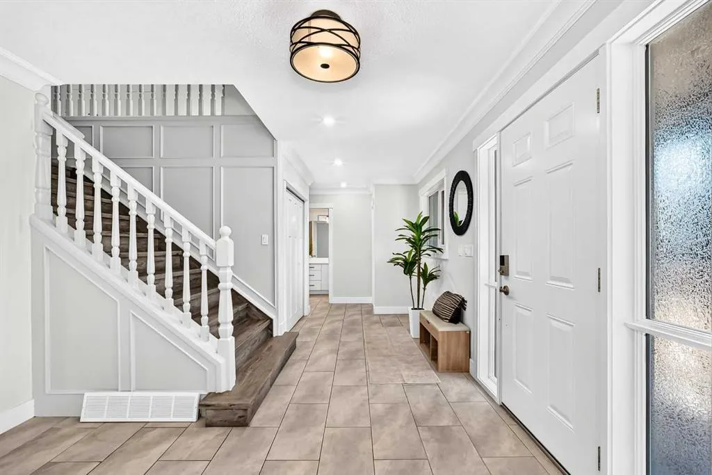 884 EAST CHESTERMERE Drive