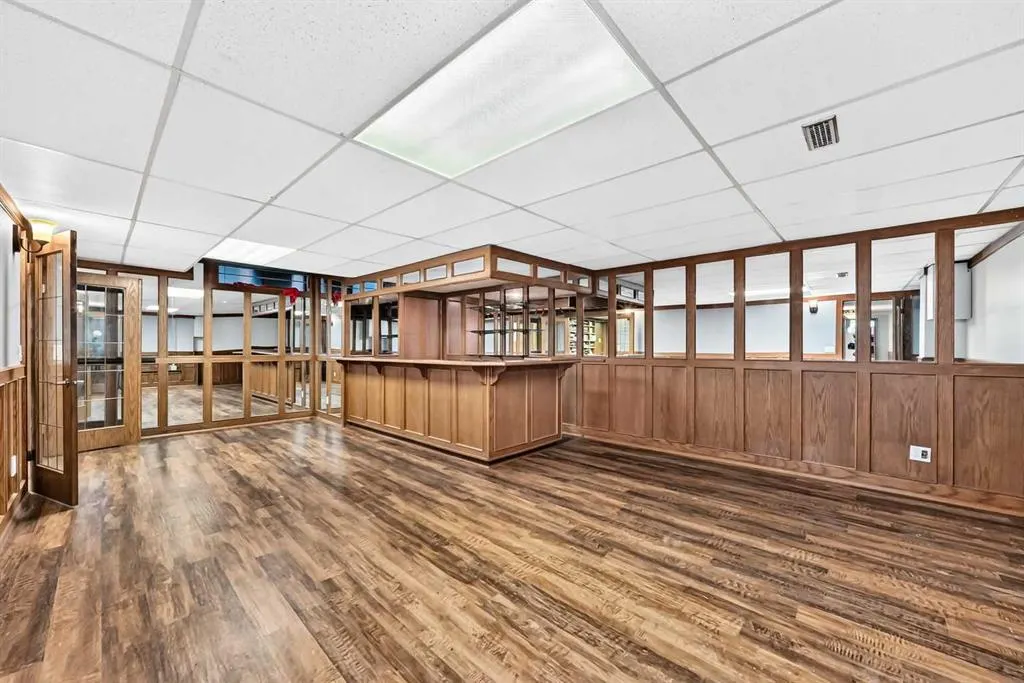 884 EAST CHESTERMERE Drive