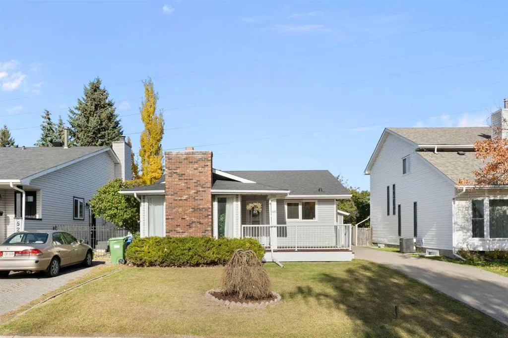 48 Strathclair Rise SW