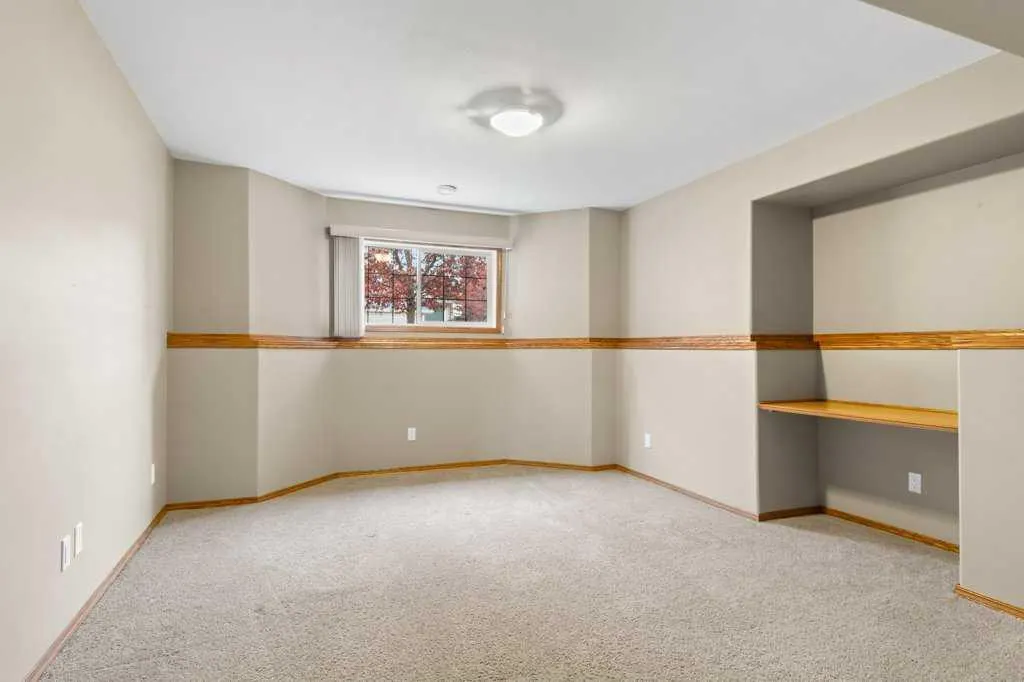 130 Oaklands Crescent