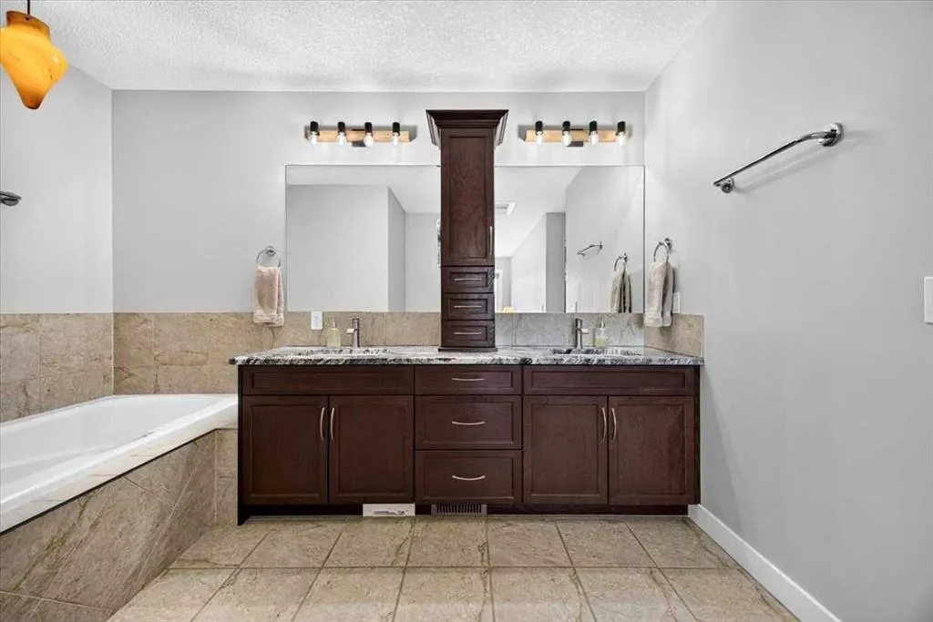 717 Ranch Crescent