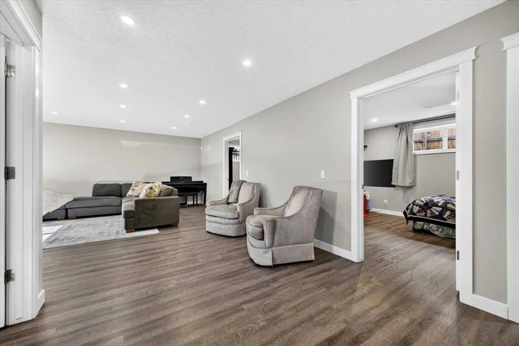 717 Ranch Crescent