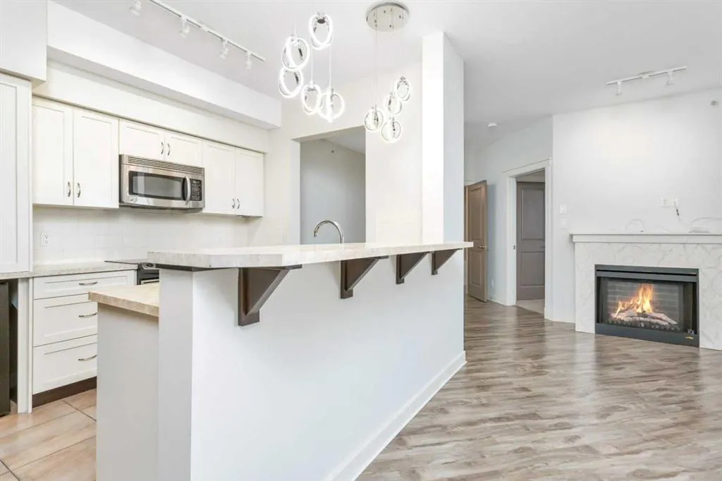 100 Lakeway Boulevard #420
