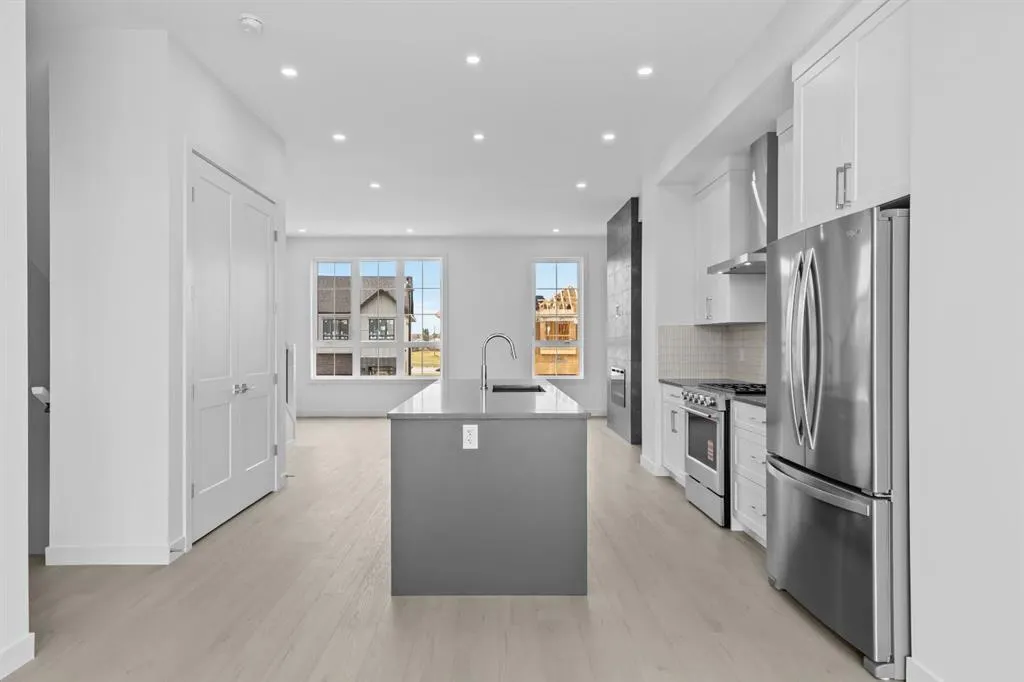 116 Greenwich Drive NW