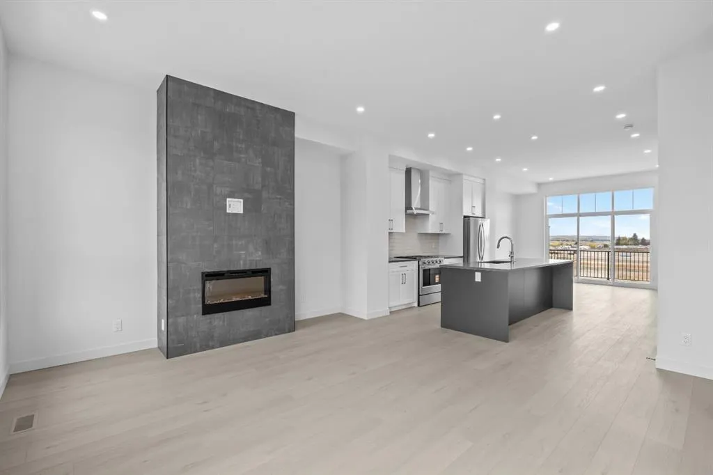 116 Greenwich Drive NW