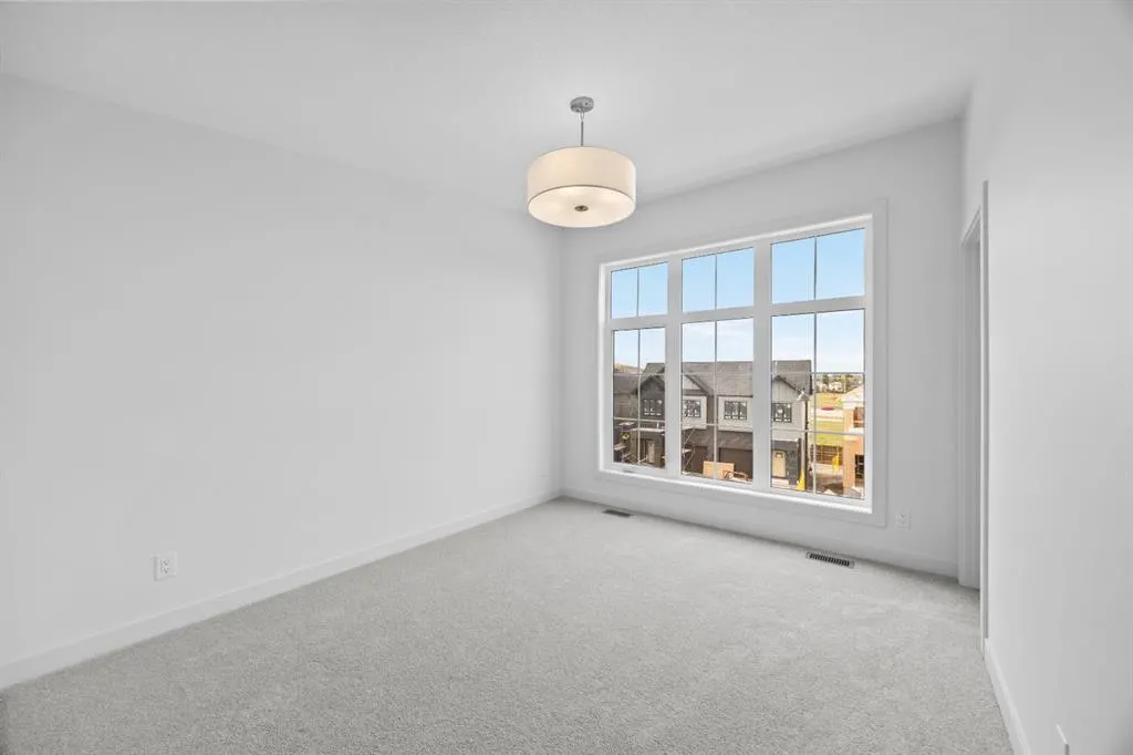 116 Greenwich Drive NW