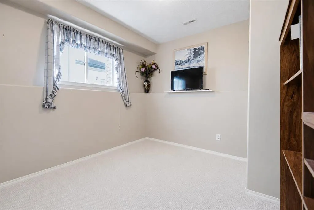 98 Duval Crescent
