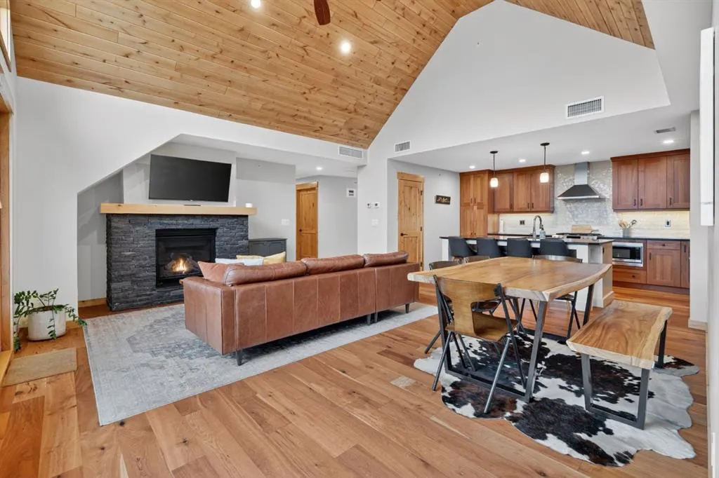 707 Spring Creek Drive #407