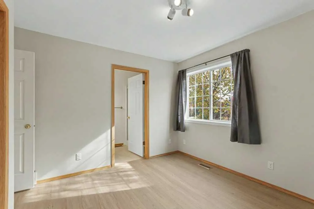 16 Nesbitt Avenue