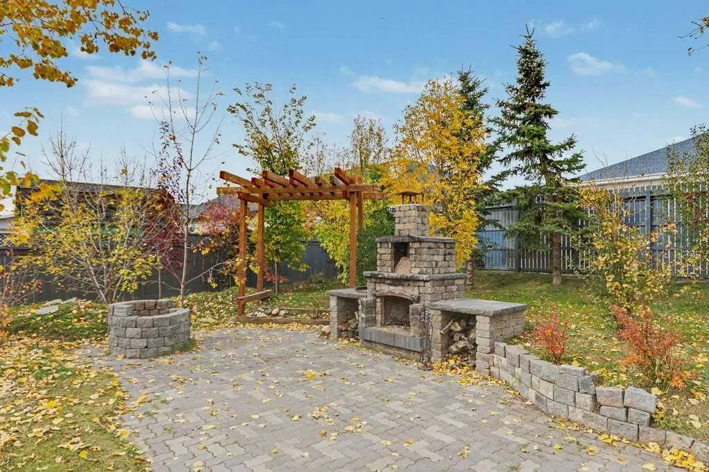 16 Nesbitt Avenue