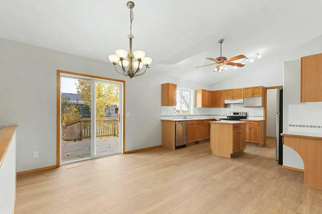 16 Nesbitt Avenue
