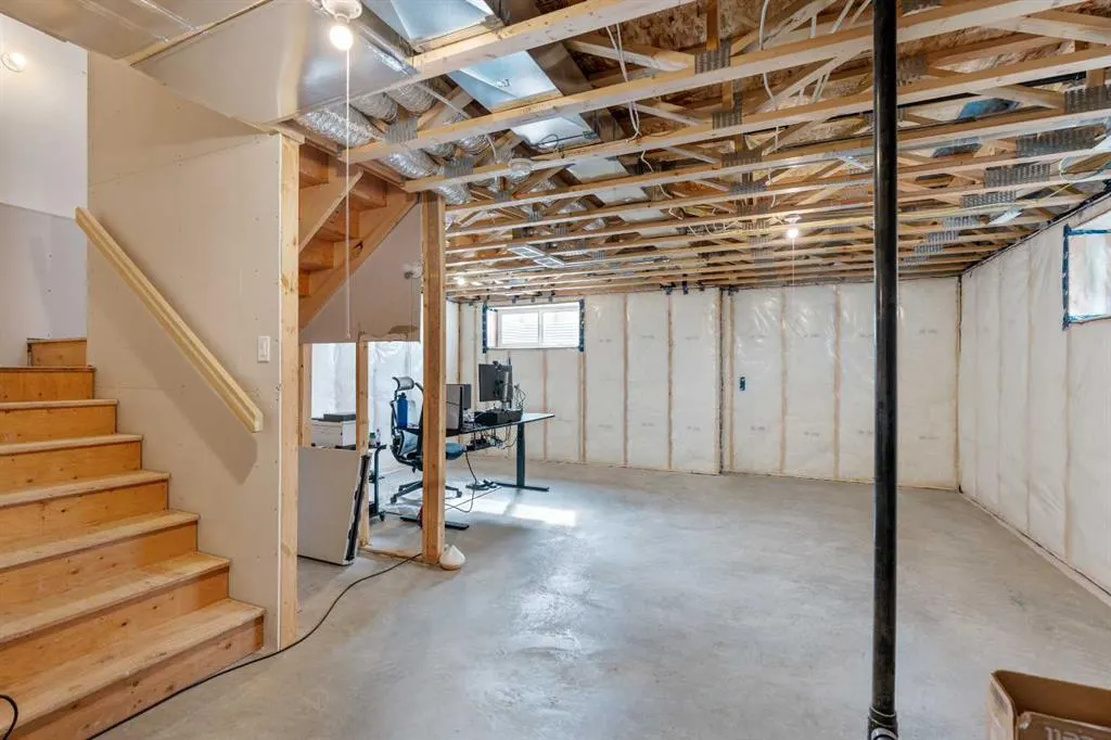 894 Miners Boulevard W