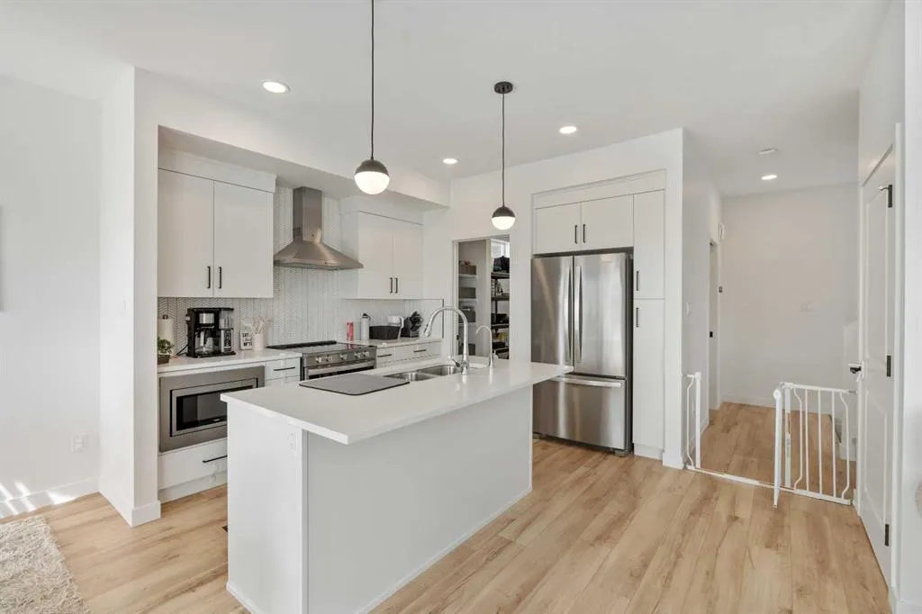 894 Miners Boulevard W