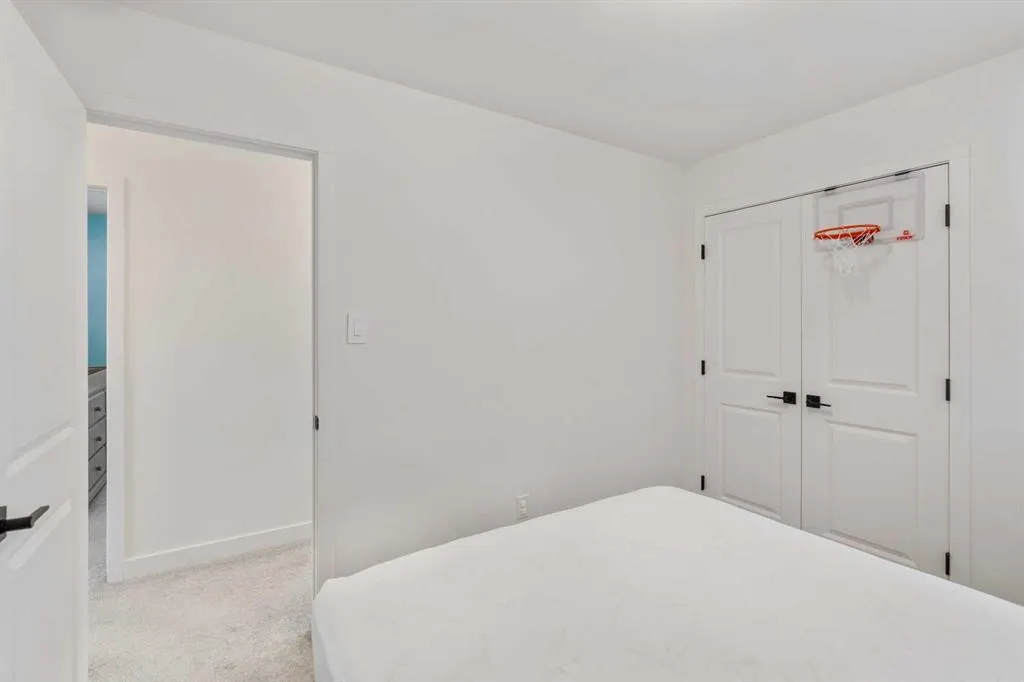 894 Miners Boulevard W
