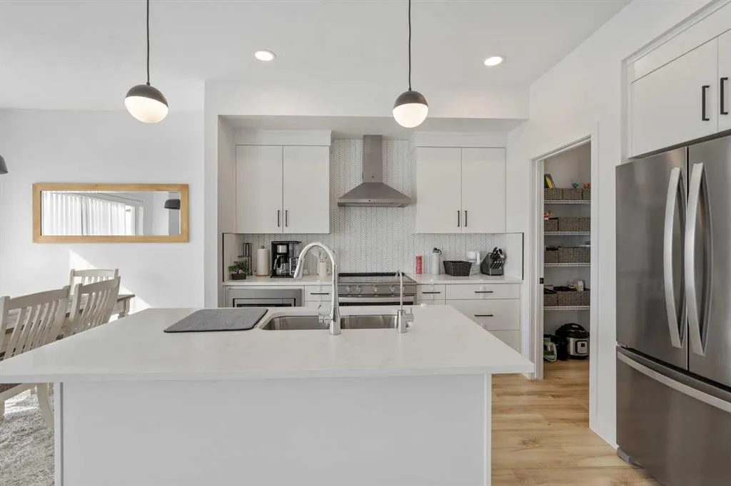 894 Miners Boulevard W