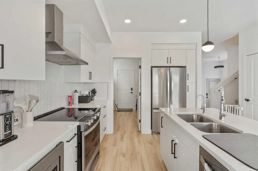 894 Miners Boulevard W