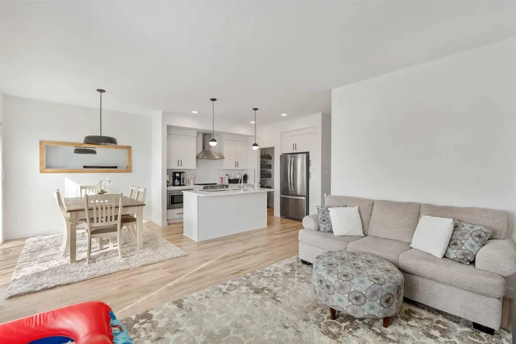 894 Miners Boulevard W