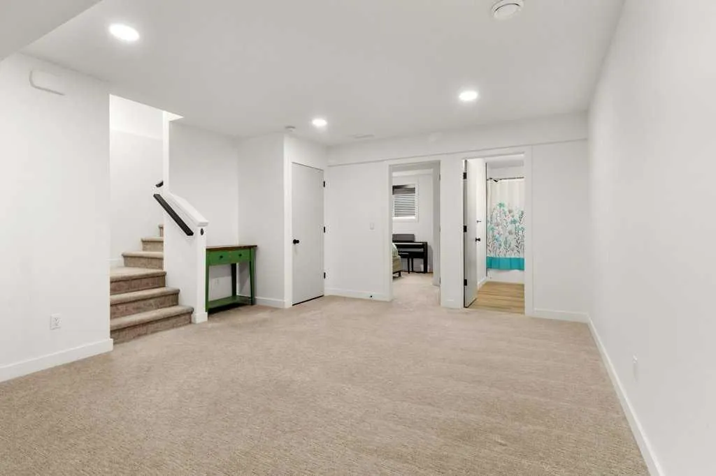 32 Iron Gate Boulevard