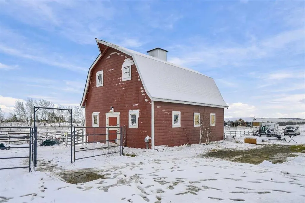 387076 2 Street W