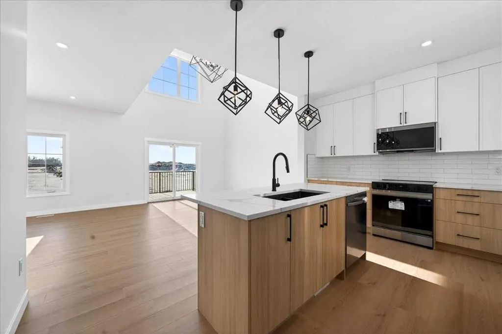 11 Lakewood Way
