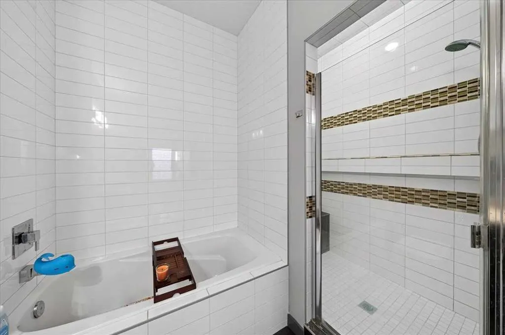 1922 29 Street SW