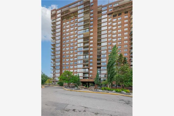 80 Point Mckay Crescent NW