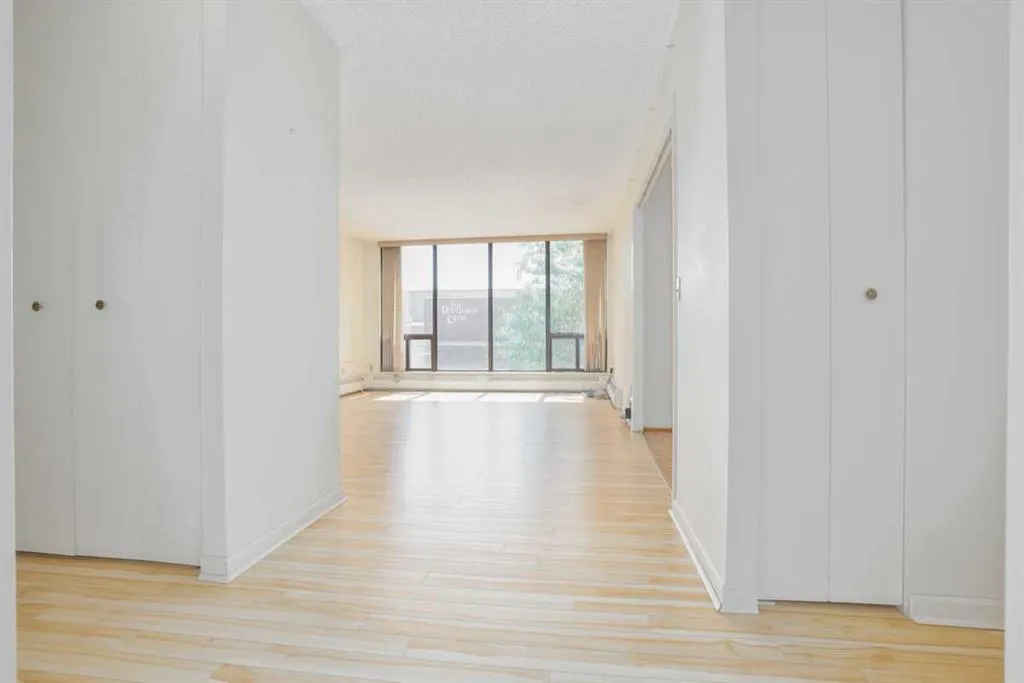 80 Point Mckay Crescent NW #208