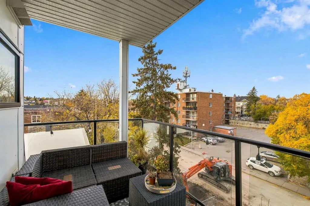 1521 26 Avenue SW #405