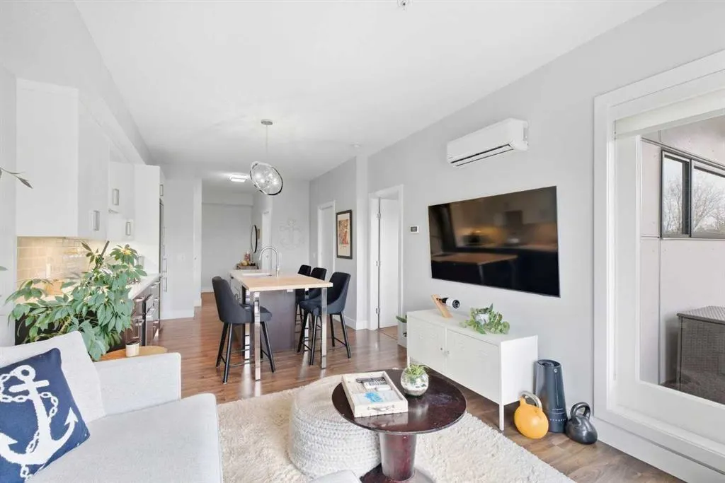 1521 26 Avenue SW #405