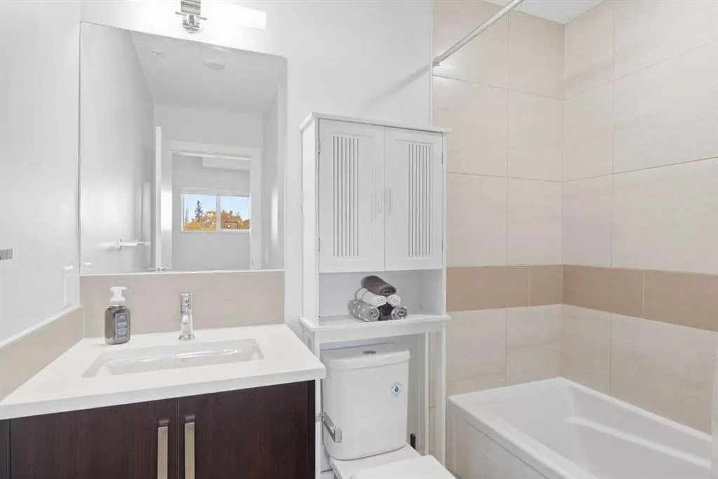 1521 26 Avenue SW #405