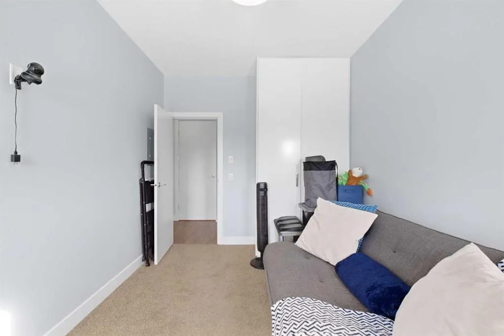 1521 26 Avenue SW #405